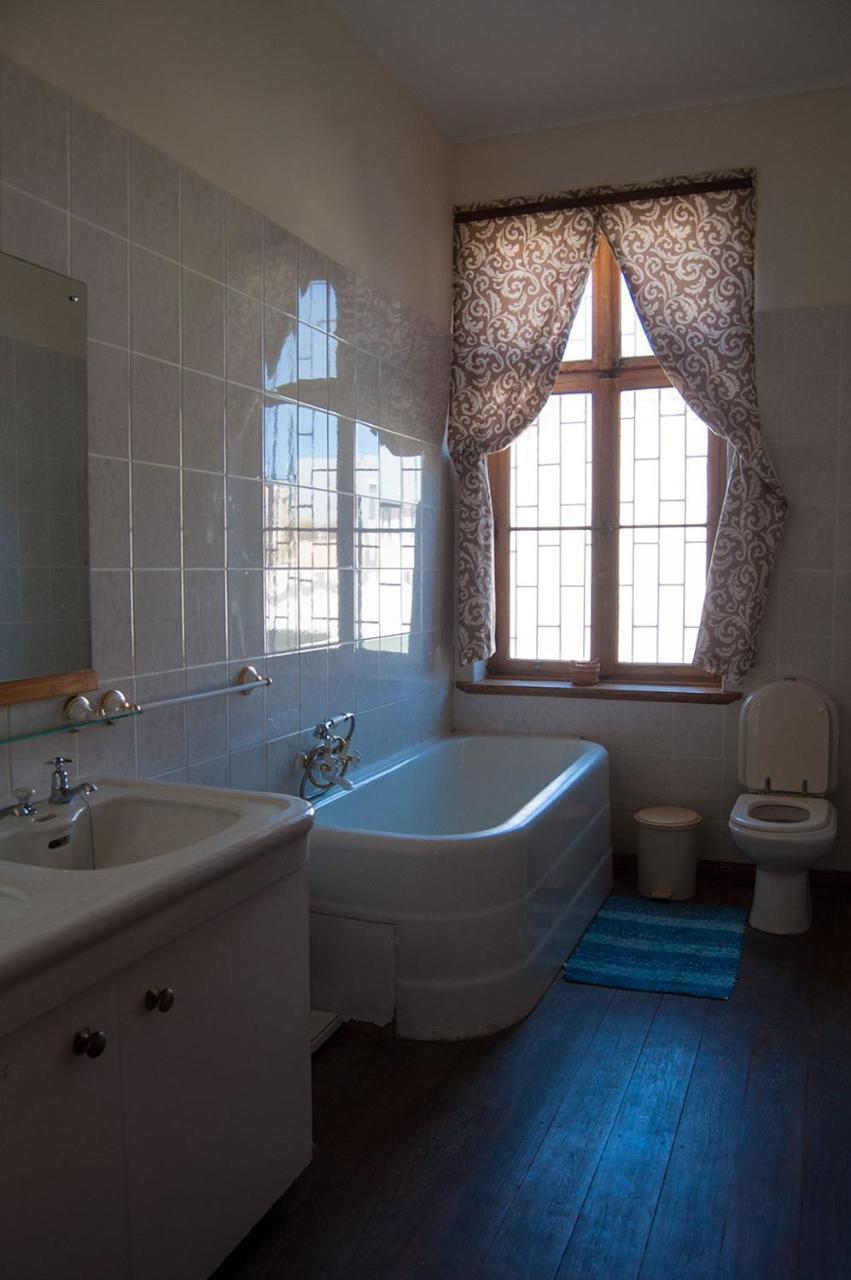 Historical Guesthouse - Self Catering Apartments Lüderitz Extérieur photo