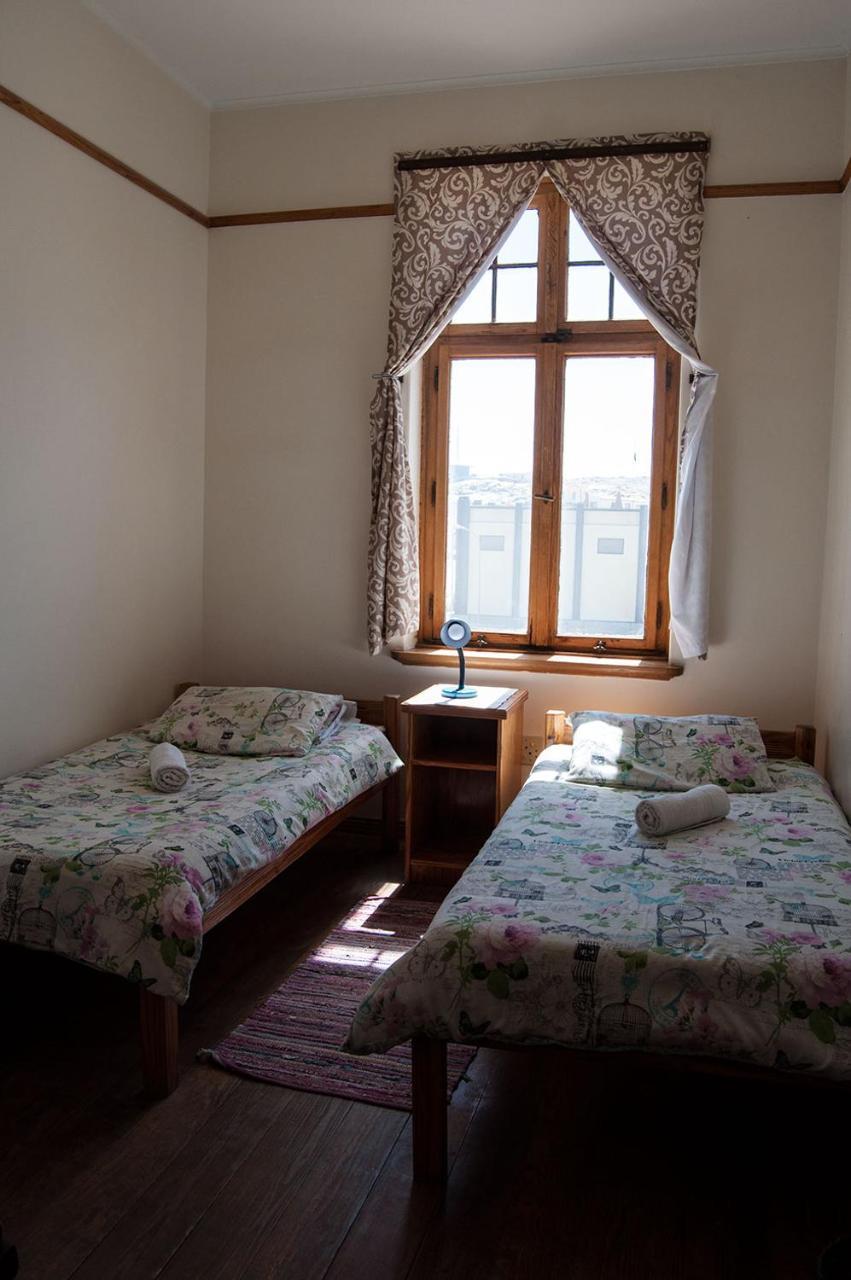 Historical Guesthouse - Self Catering Apartments Lüderitz Extérieur photo